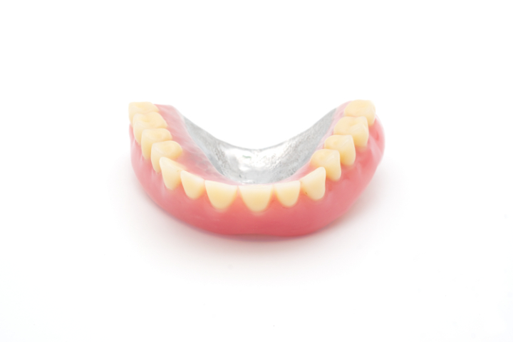 自費診療の入れ歯のイメージ
