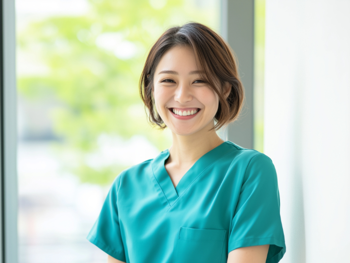 歯科衛生士にやりがいを感じて働く女性